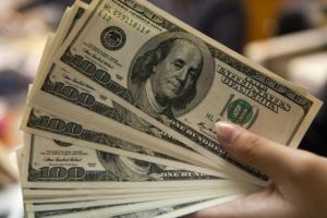 دلار ۷ هزار تومانی به زائران اربعین ارائه میشود