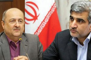 لوح سپاس استاندار گیلان به مدیرعامل برق منطقه ای گیلان