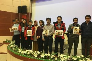 تصویر شهید حججی بر دستان دانشجویان ترکیهای/ بیان مظلومیت شهدای شیمیایی و مدافع حرم در دانشگاه ترکیه+ تصاویر
