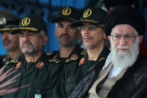ملت ایران بدون هیچ پنهانکاری درمقابل استکبار میایستد