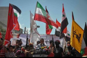 اهتزاز پرچم ایران درجشن پیروزی غزه – گزارش تصویری