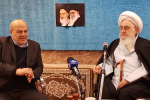 مسؤولان با ارائه برنامههای صحیح مردم را به انقلاب امیدوارتر کنند
