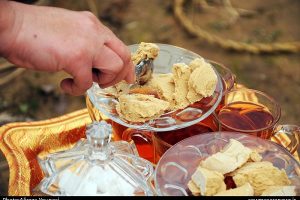 برداشت و پخت نیشکر در صومعهسرا – تصویری