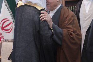 بوسه سفیر جدید عربستان سعودی بر پیشانی هاشمی