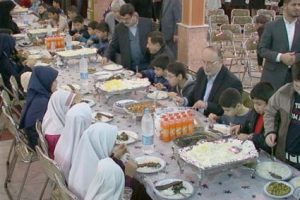 استاندار گیلان در فضایی صمیمی در ضیافت نهار کودکان پرورشگاه مژدهی حضوریافت