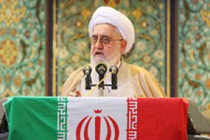 توجه به جایگاه واقعی نماز، جامعه را از انحراف مصون می دارد