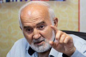 دولت در عرض دو ماه ۱۸ میلیارد دلار و ۶۲ تن طلا را بر باد داد