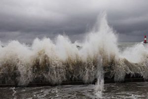 امواج سونامی در سواحل گیلان می‌تواند به ارتفاع ۵ متر برسد