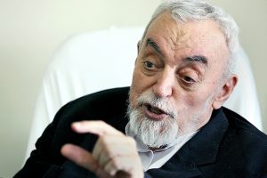 منتظر پیام موسوی و کروبی هستم