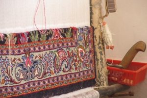 ۱۳۰۰۰ گیلانی قالیبافی میکنند