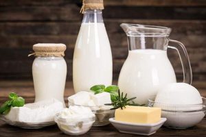 حذف لبنیات از سفره اقشار کم درآمد در پی افزایش قیمت شیر خام
