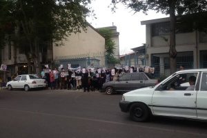تجمع جمعی از پرستاران گیلانی در اعتراض به وعده های عملی نشده