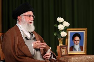 کدام عاقلی کمک آمریکا را که متهم به تولید ویروس است قبول میکند